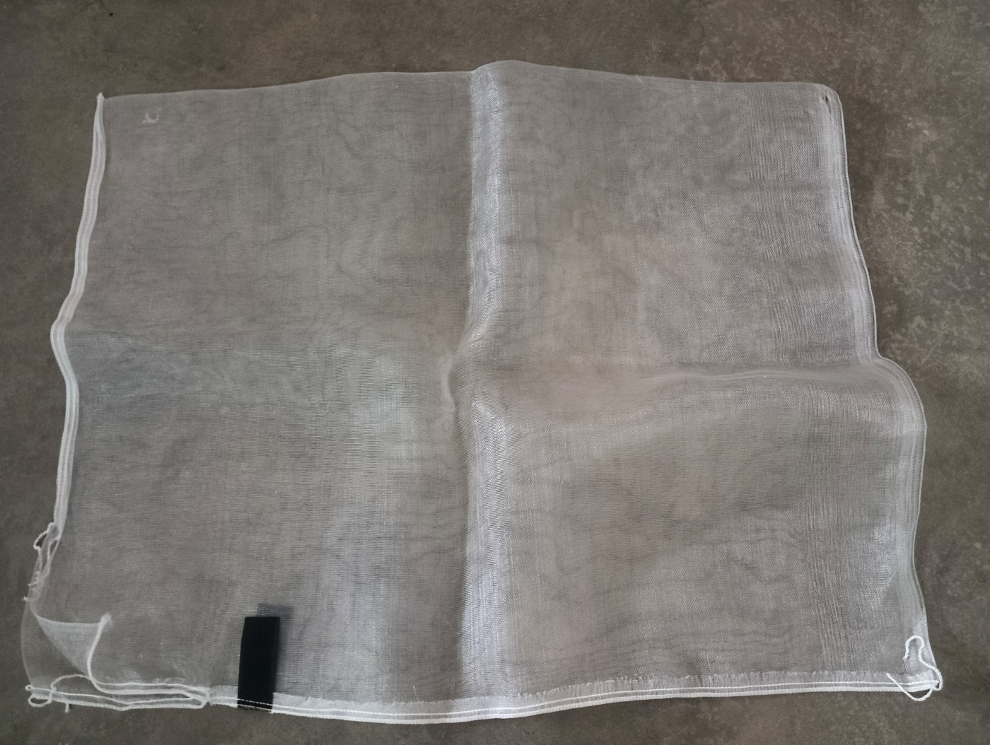 White breathable mesh date palm protection bag with Velcro closure for covering date fruit clusters